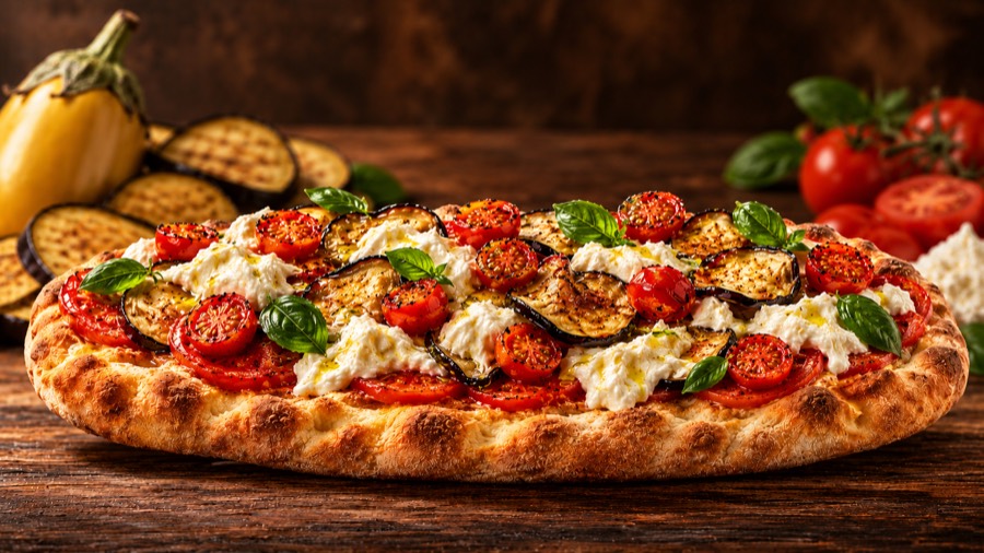 Pinsa parmigiana à l'aubergine dorée et stracciatella
